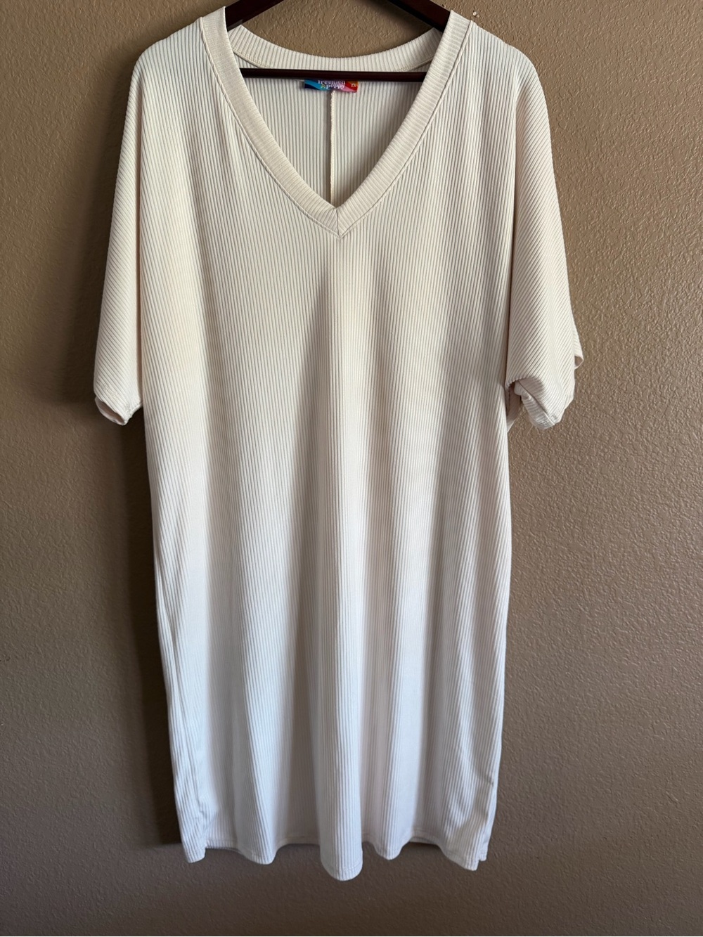 Freckled Poppy Relaxed V-Neck Ribbed Cream Midi Dress Size 1X